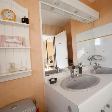 Будинок відпочинку D' Avec Piscine Dans *