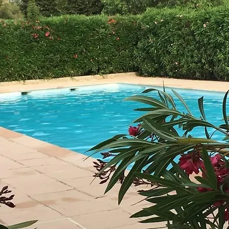 D' Avec Piscine Dans *